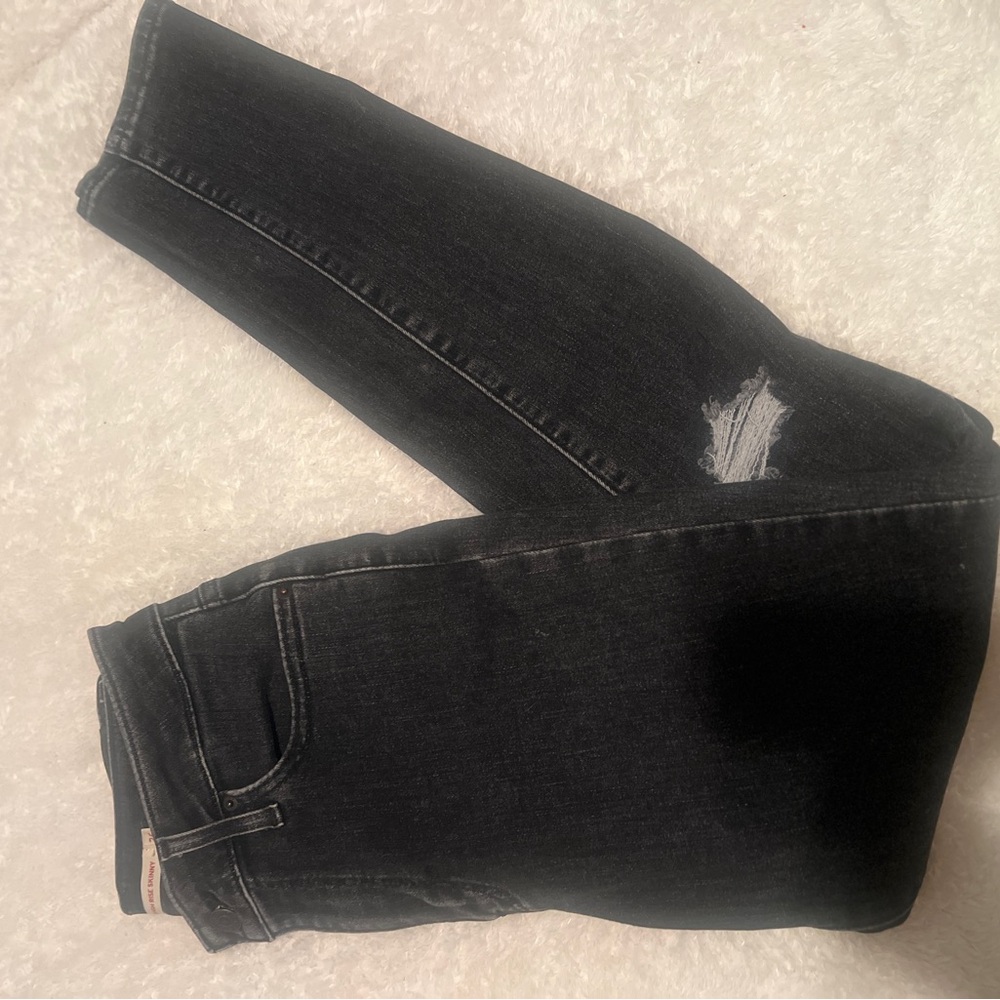 Levi's Black Skinny Jeans with Subtle Distress